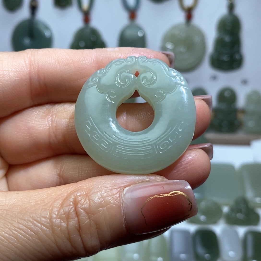 和田玉颈饰未镶嵌双龙护主