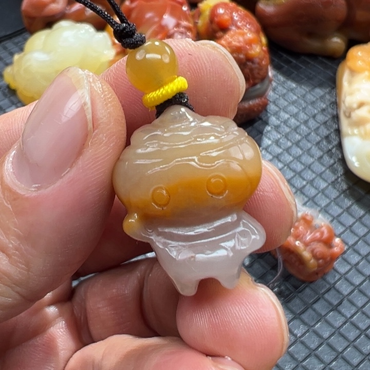 石英质玉（黄龙玉）颈饰未镶嵌