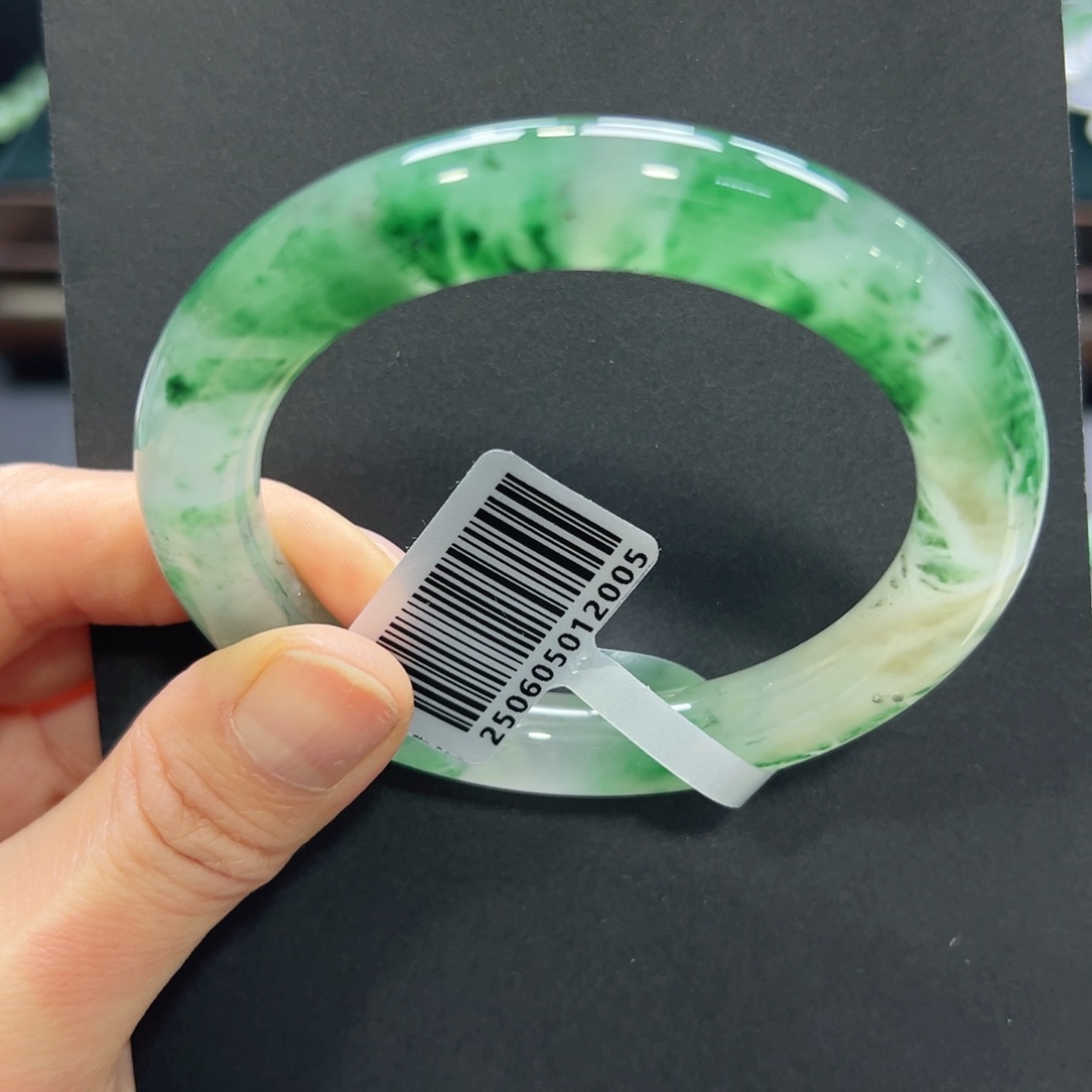 暖****石英质玉手镯未镶嵌