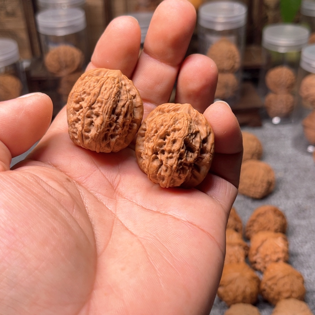 天***上文玩核桃把件马老四