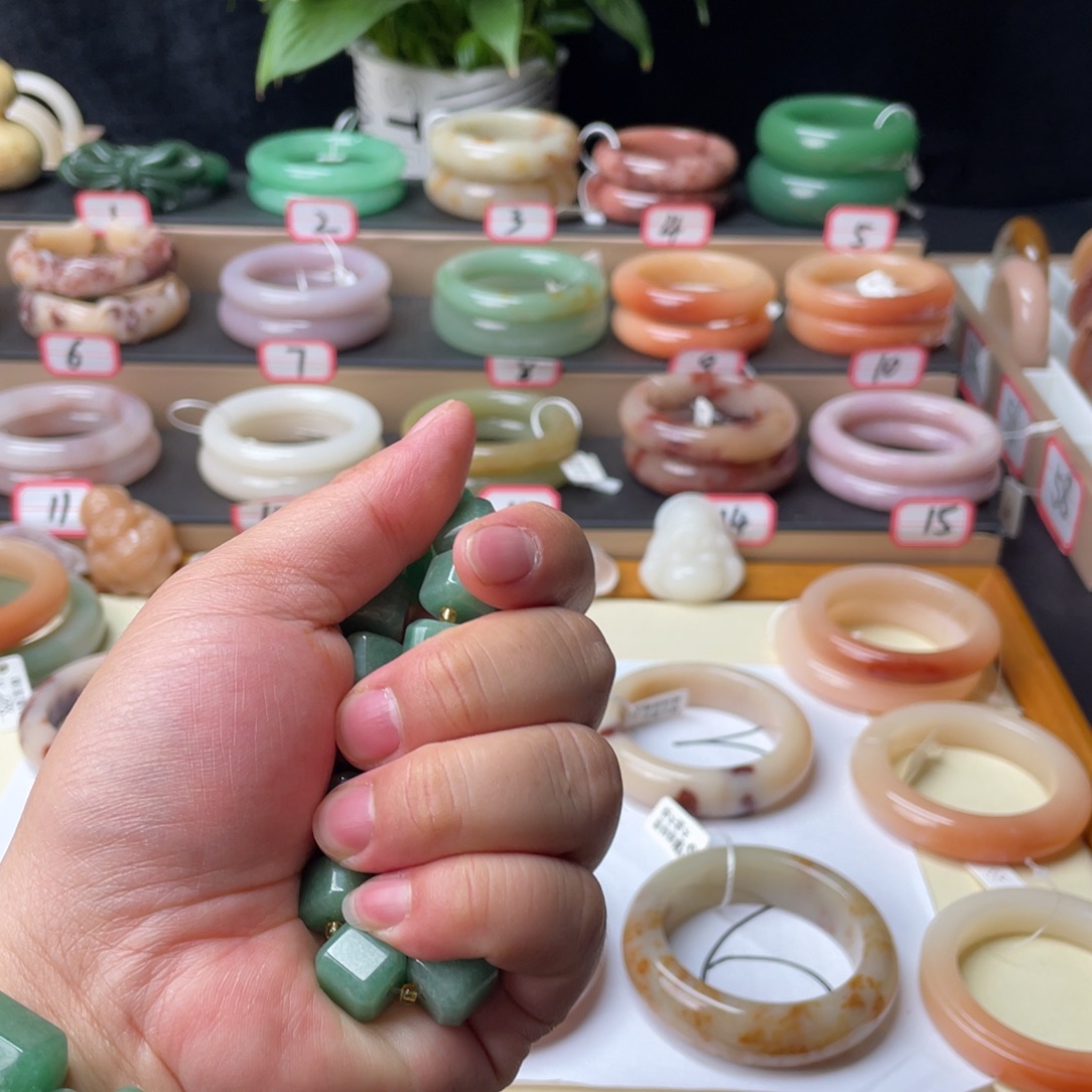 石英质玉未镶嵌手镯