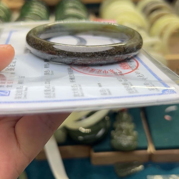 和田玉手镯未镶嵌59.9圈围10098