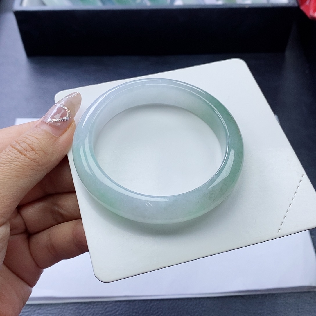 翡翠手镯未镶嵌53.8圈口