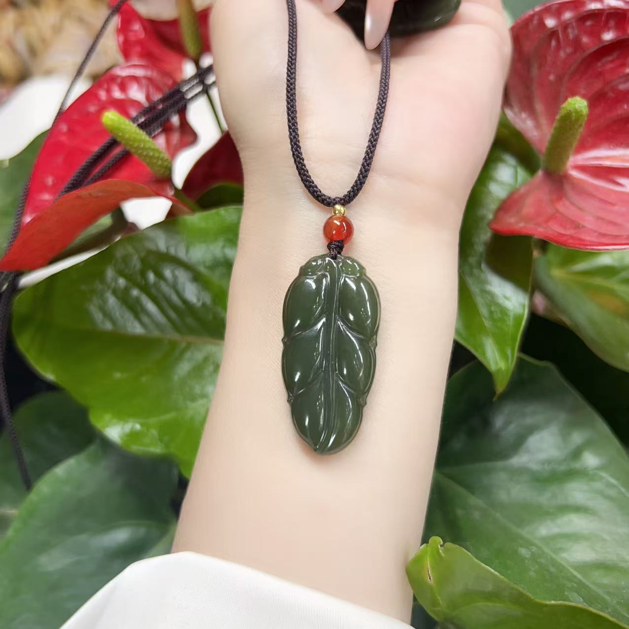 D246 天然和田玉叶子吊坠 拍一发一多样性发其一