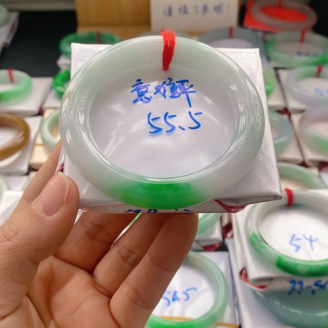 翡翠手镯未镶嵌罗*手镯