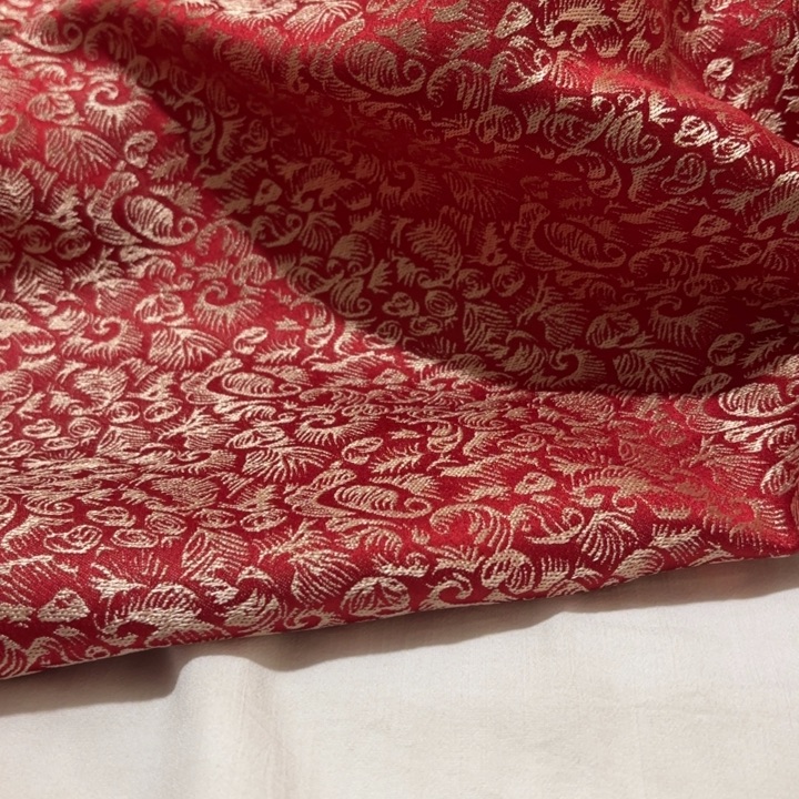 混纺红色提花1米。  