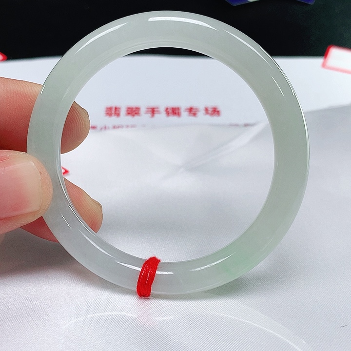 翡翠手镯未镶嵌翡翠手镯未镶嵌