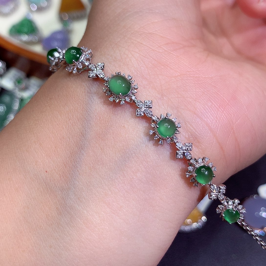 翡翠吊坠(不含链)18K金镶嵌