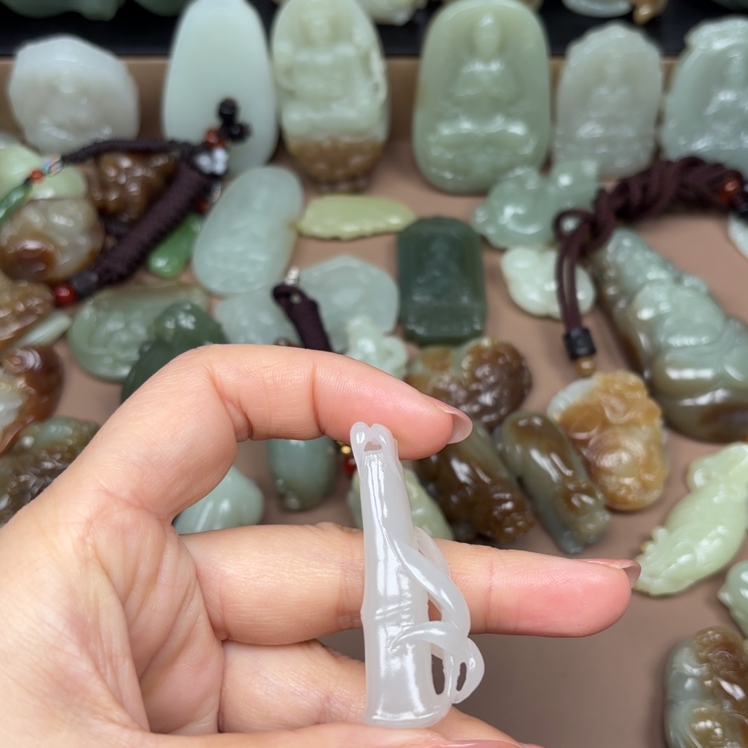 和田玉颈饰未镶嵌