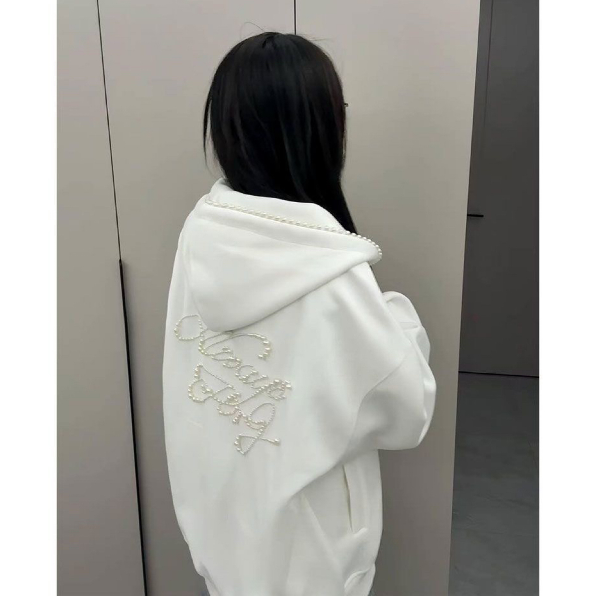 大码胖MM春秋休闲风连帽设计感女潮牌女装设计师款加厚钉珠慵懒风