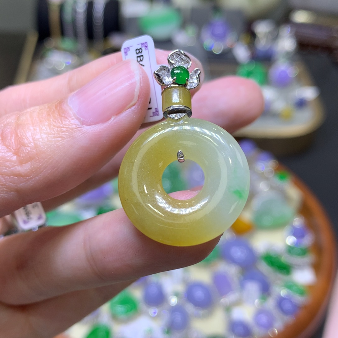 翡翠颈饰18K金镶嵌翡翠吊坠项链