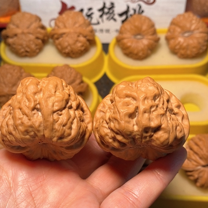 文玩核桃把件蛤蟆头。43 45