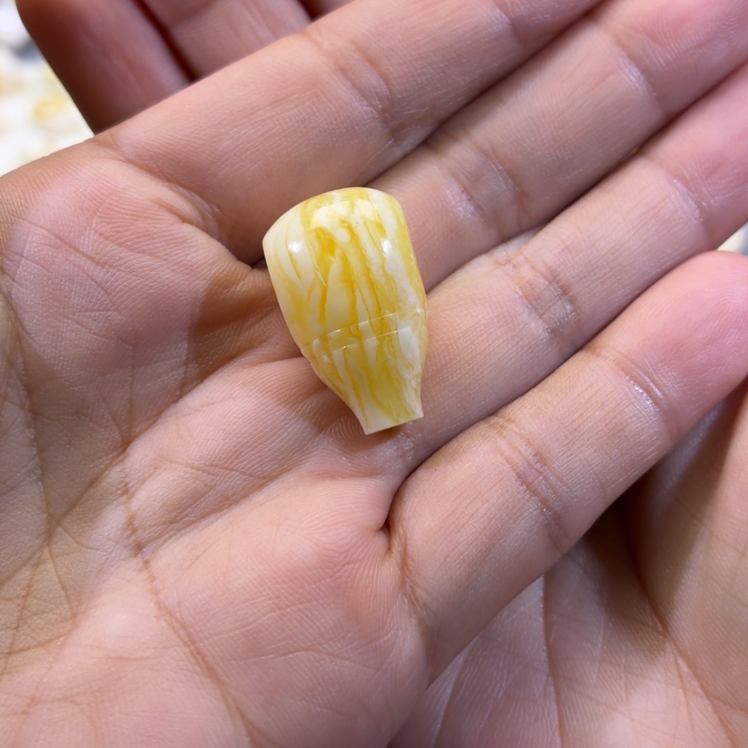 别***恙琥珀未镶嵌裸石14.6