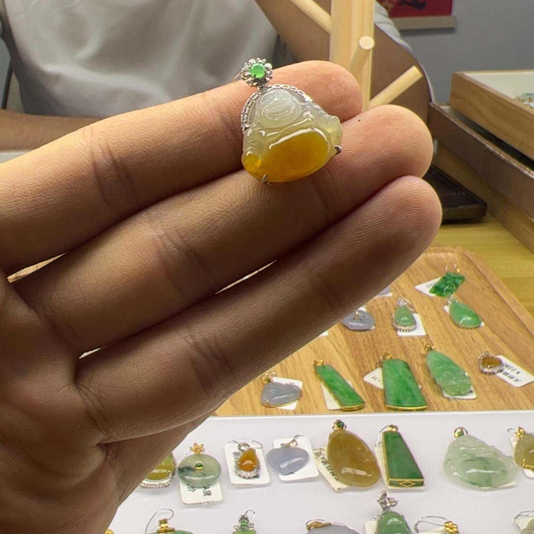 翡翠18K金镶嵌颈饰