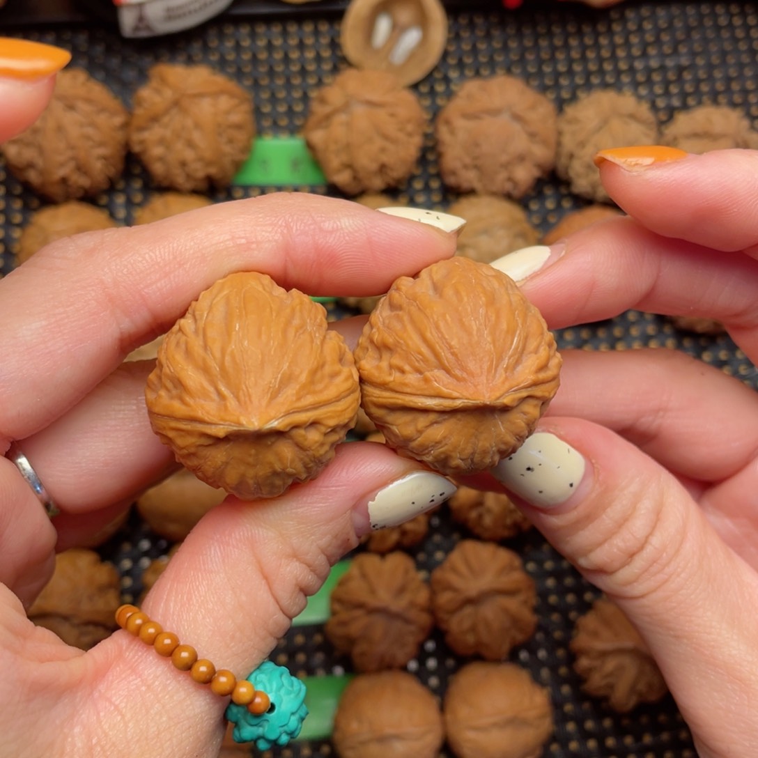 文玩核桃吊坠小**?31尺全品小方尊