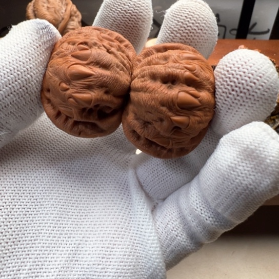 把件核桃?****?36尺白狮子核桃雕刻吞噬