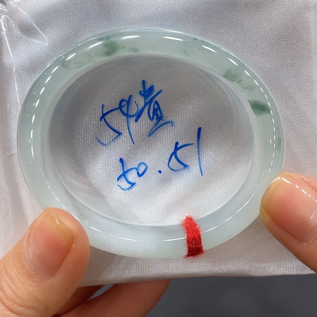 翡翠手镯未镶嵌翡翠手镯