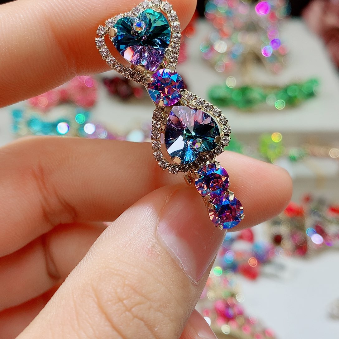 皮质铁合金发饰等多种