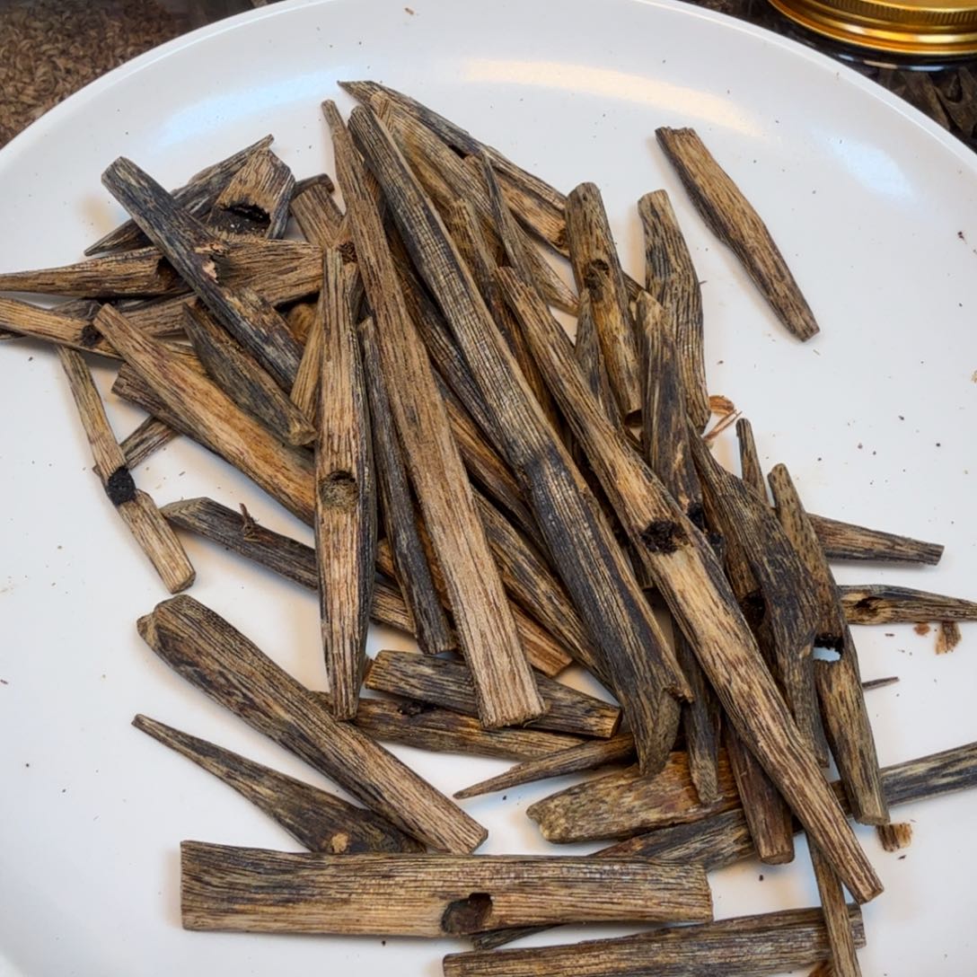 沉香沉香碎屑清**在海南千里香树心油瓜子老料