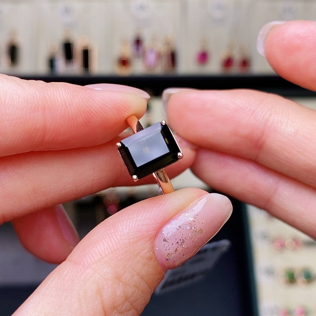 碧玺戒指18K金镶嵌碧玺