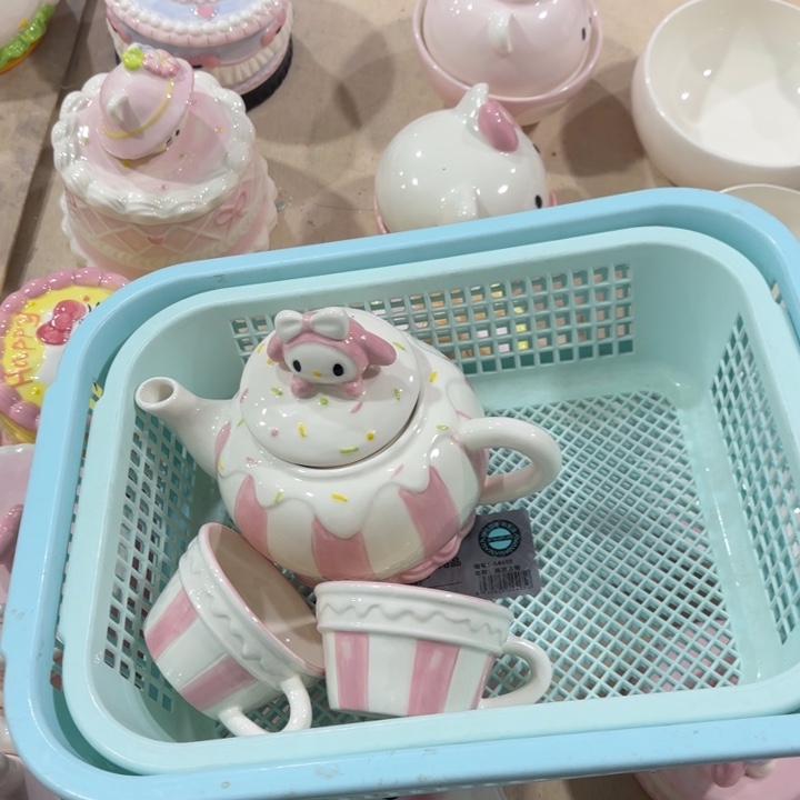 紫砂在外面吃了饭在回你电话