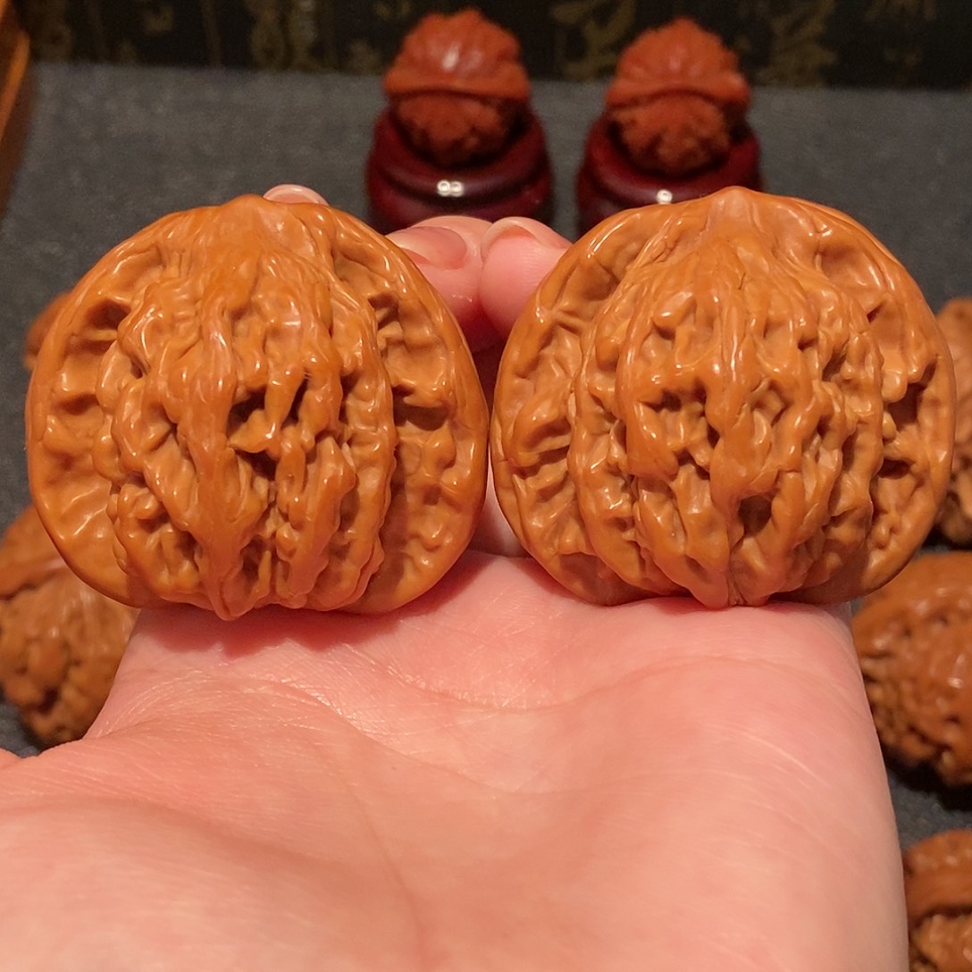 文玩核桃吊坠虎头王