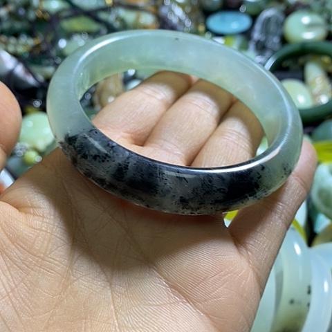 岫玉手镯未镶嵌60口径