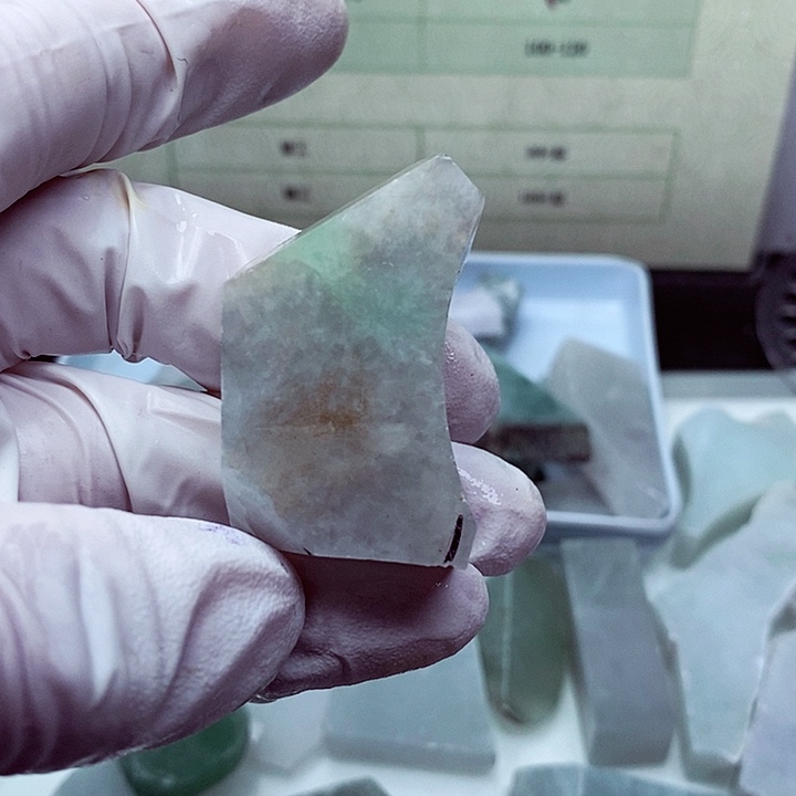 翡翠颈饰未镶嵌缅甸翡翠A货边角