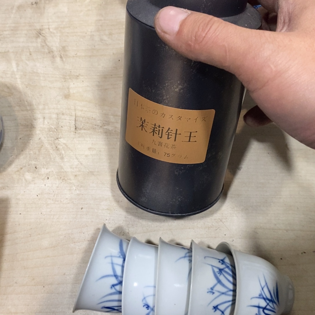 清***月铁铁茶叶罐子盒子一个