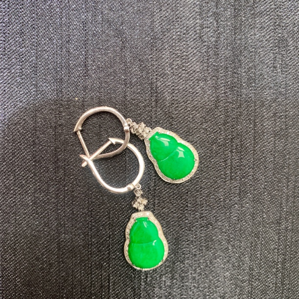 缅甸A货翡翠耳饰