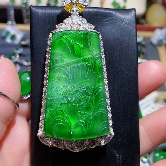 翡翠未镶嵌颈饰吊坠