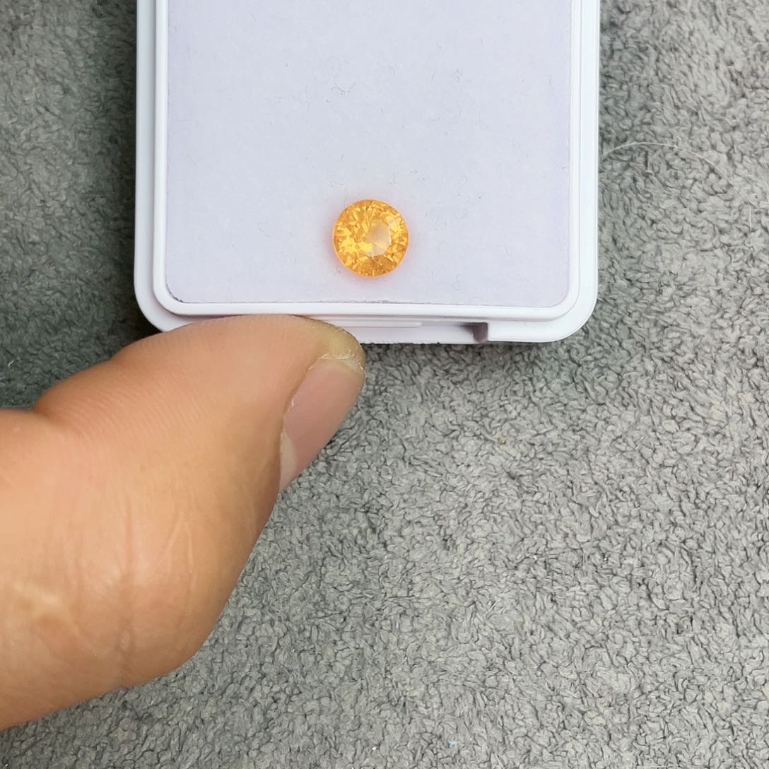 石榴石（芬达石）裸石未镶嵌1.75Ct。