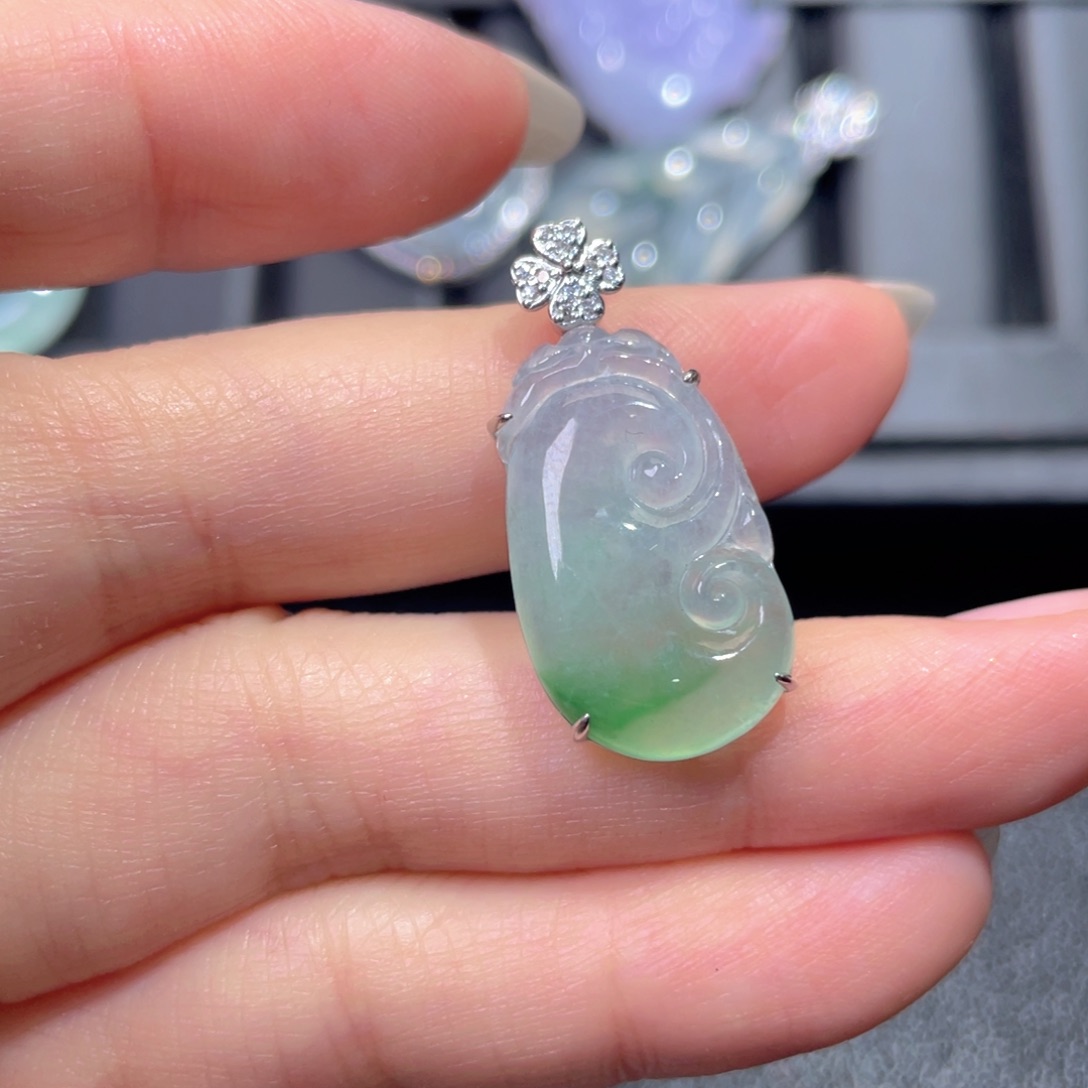 颈饰18K金镶嵌翡翠翡翠