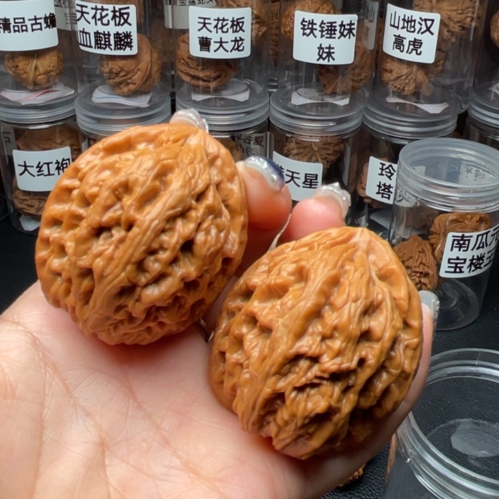 文玩核桃吊坠红锦鲤40