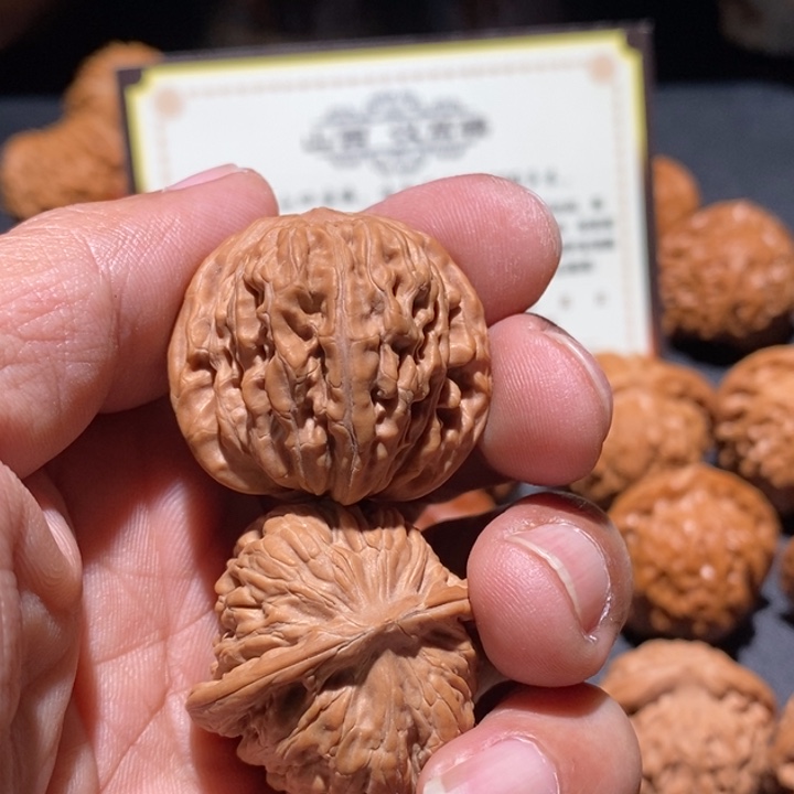 文玩核桃吊坠奈*四座楼