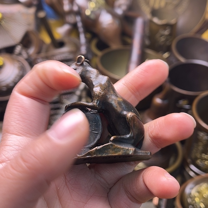 铜1334588646796568876　