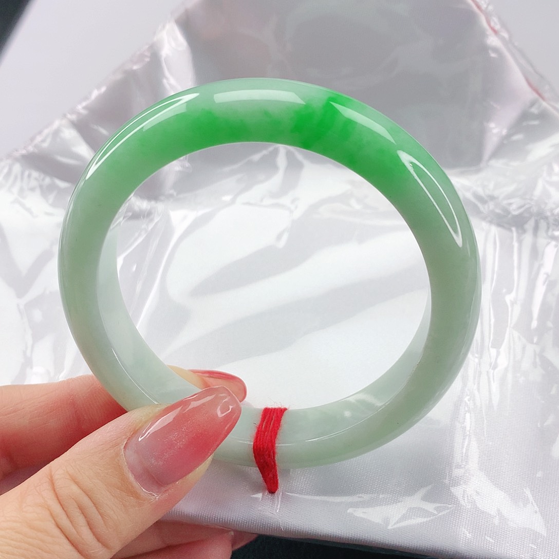 翡翠手镯未镶嵌翡翠396