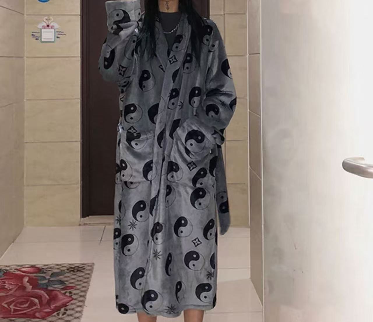 42-女士秋冬季搞怪款深色浴袍