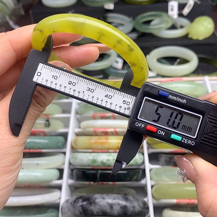 蛇纹石玉手镯未镶嵌740