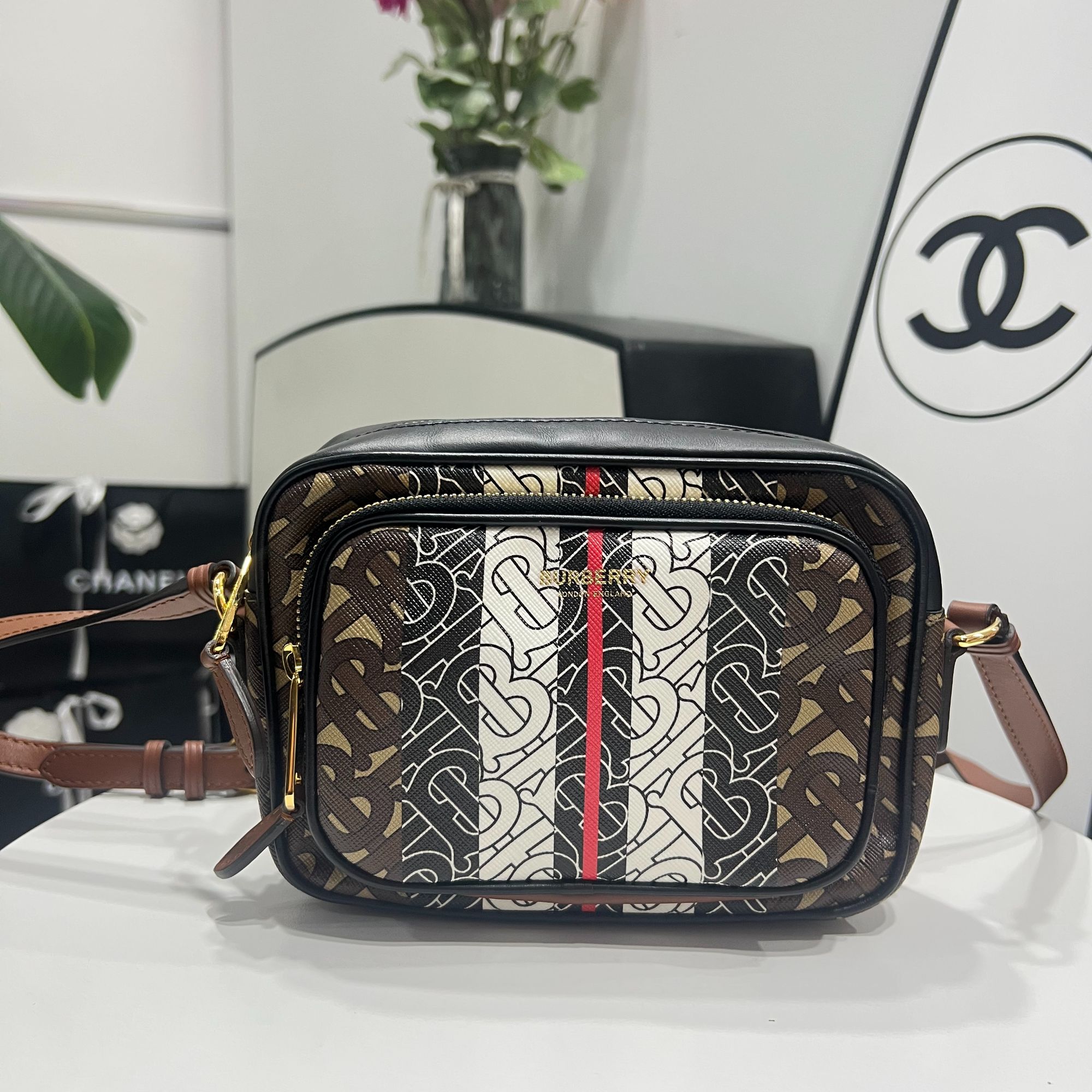 99新 BURBERRY/博柏利 TB老花双层相机包/单肩时尚女士包