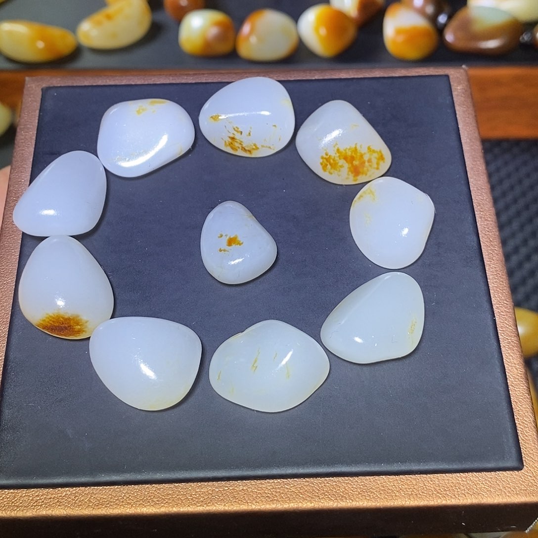 和田玉未镶嵌手串
