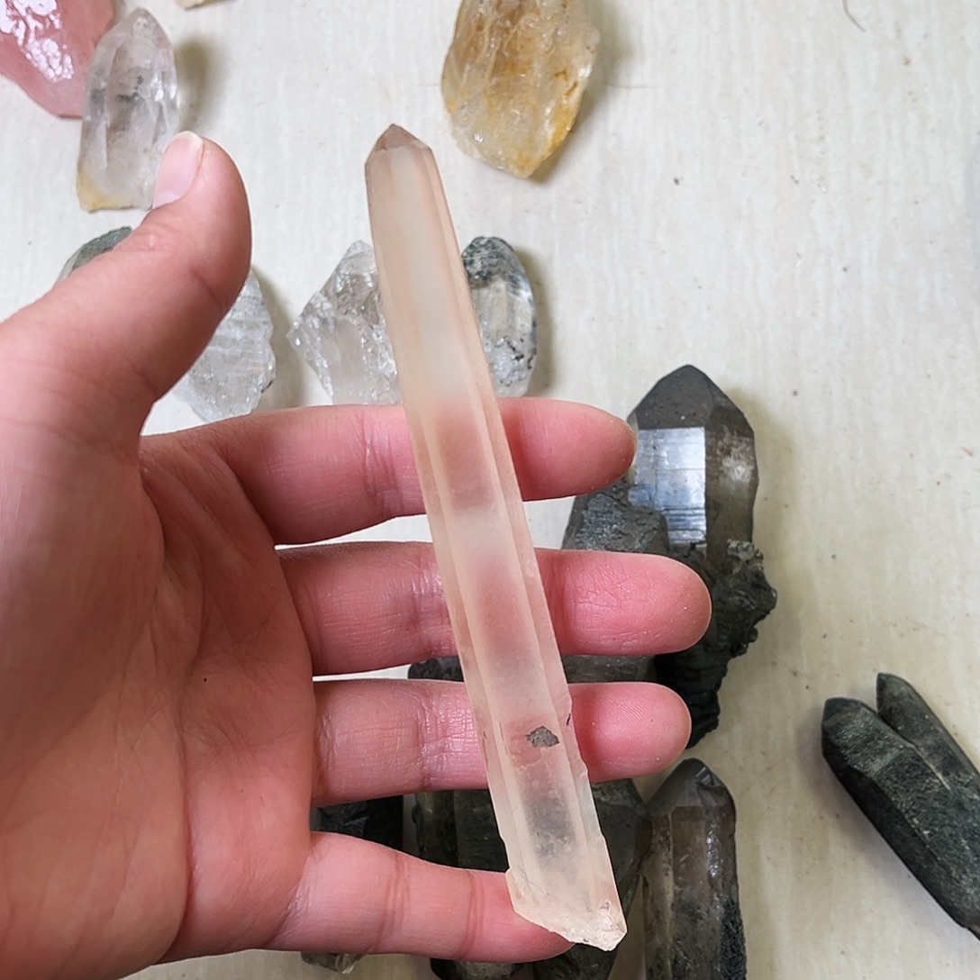 水晶未镶嵌珠宝半成品巴西粉利姆刀