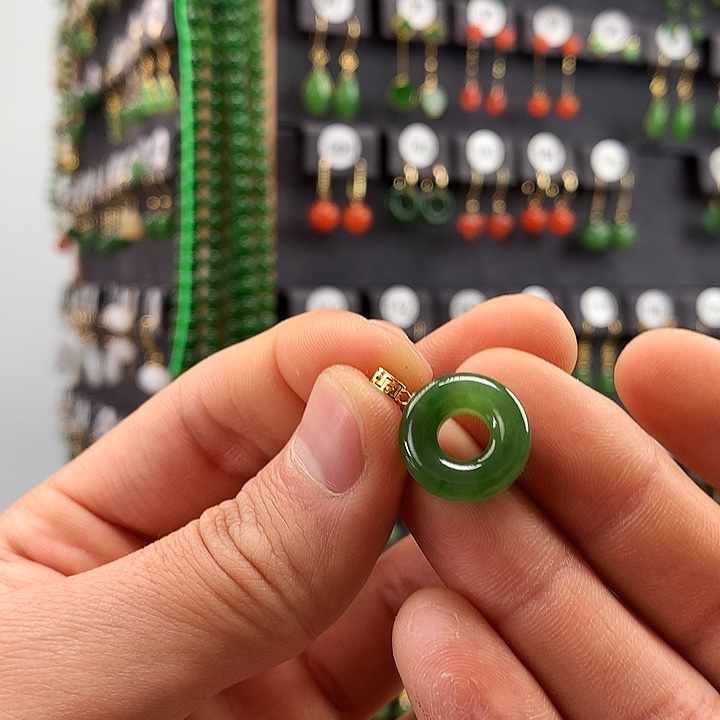 和田玉颈饰18K金镶嵌