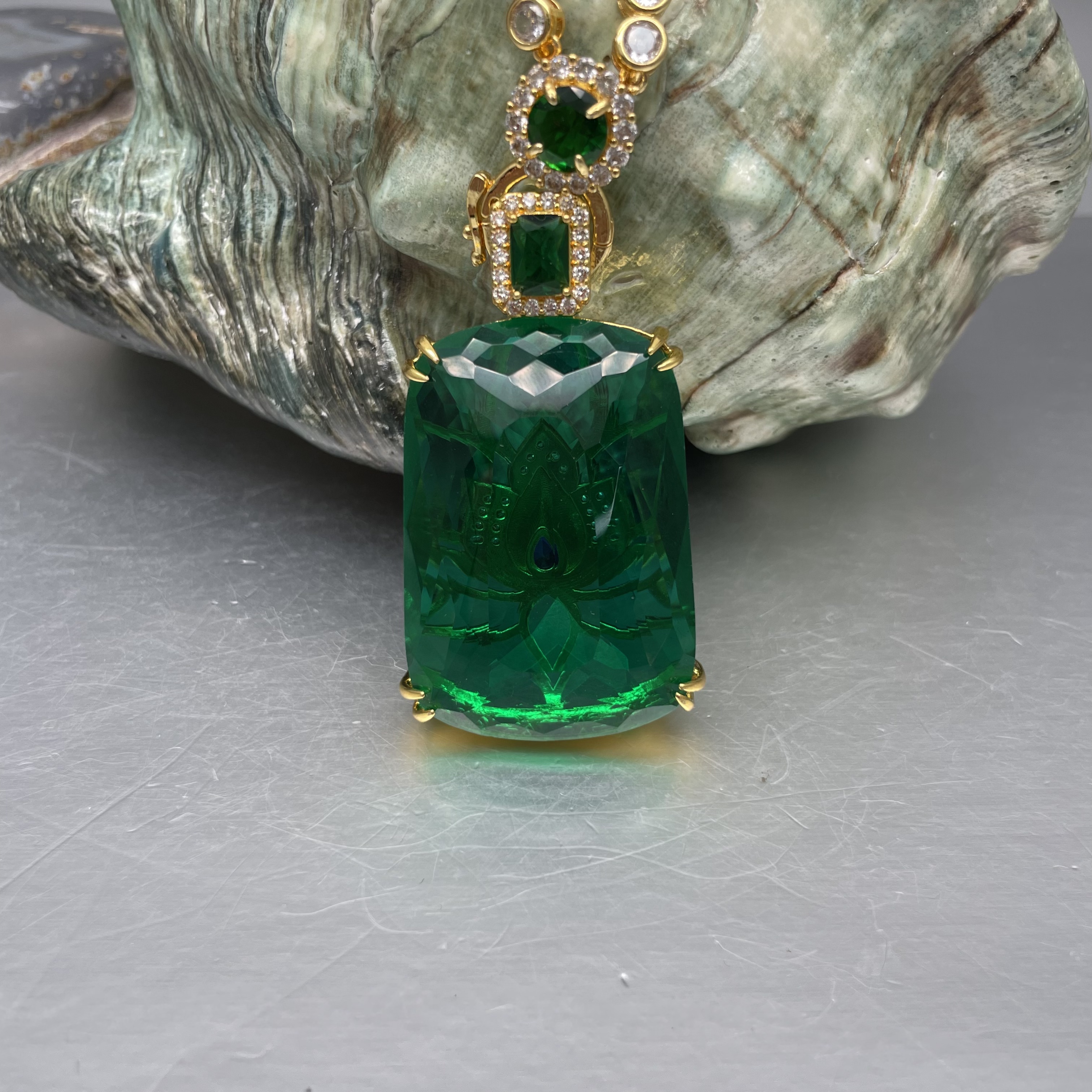 骐D062满绿首饰坠子 款时尚百搭男女款 性配礼盒挂绳多样性发其一