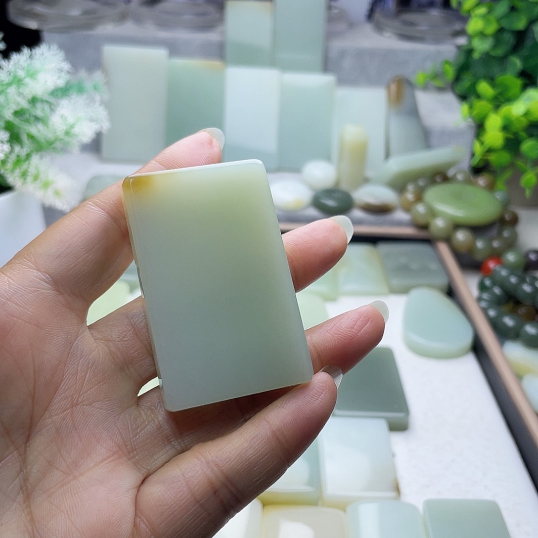 颈饰未镶嵌和田玉（糖玉）刘**州