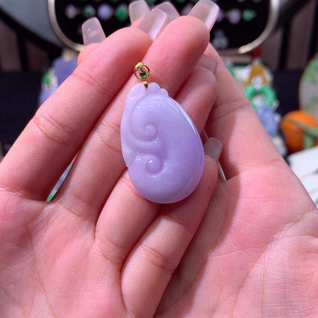 翡翠颈饰18K金镶嵌翡翠