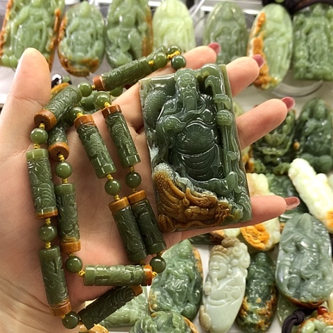 魏***玉和田玉未镶嵌把件