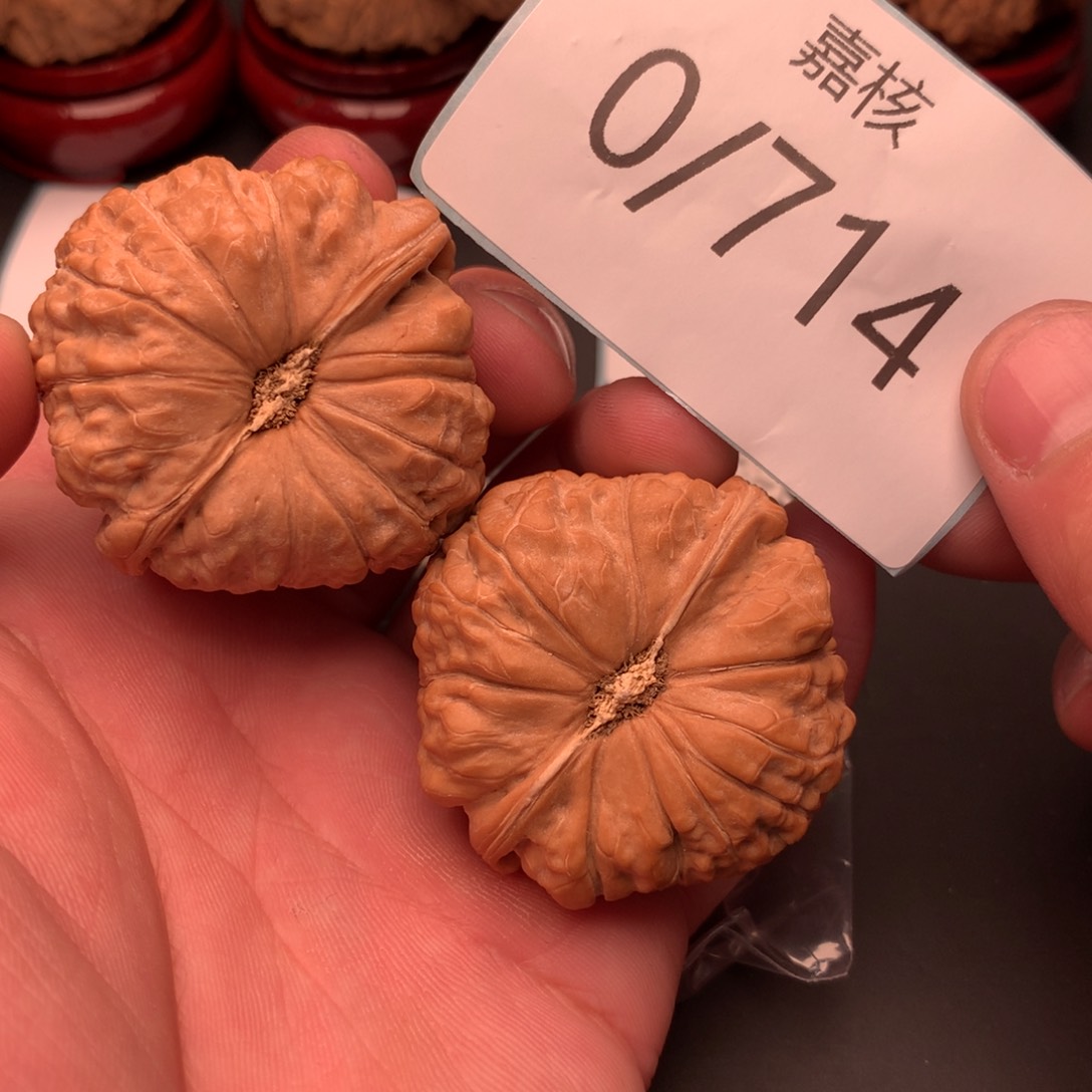 文玩核桃把件全品满肉部高低肩南瓜墩44