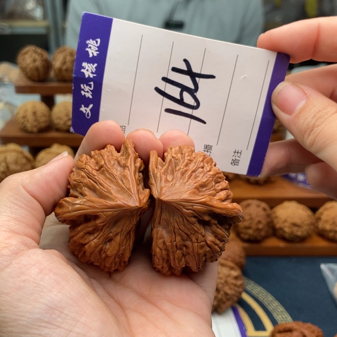 文玩核桃吊坠阿*。半壁江山