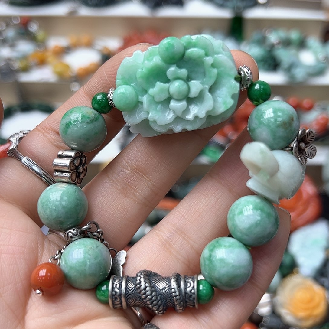 翡翠戒指未镶嵌燕*